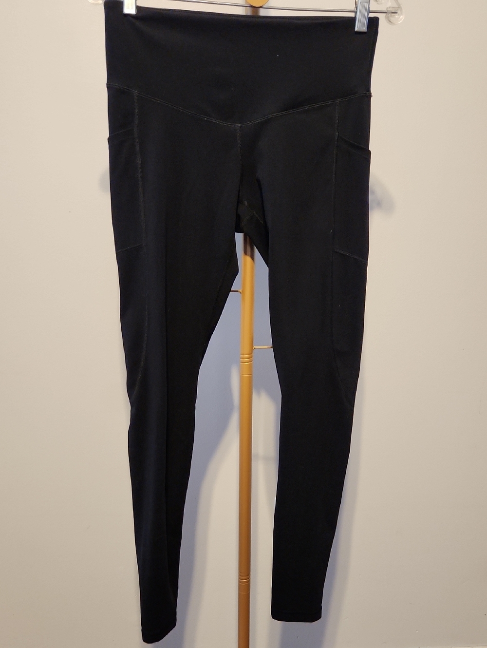 Black High-Waist Leggings with Side Pockets